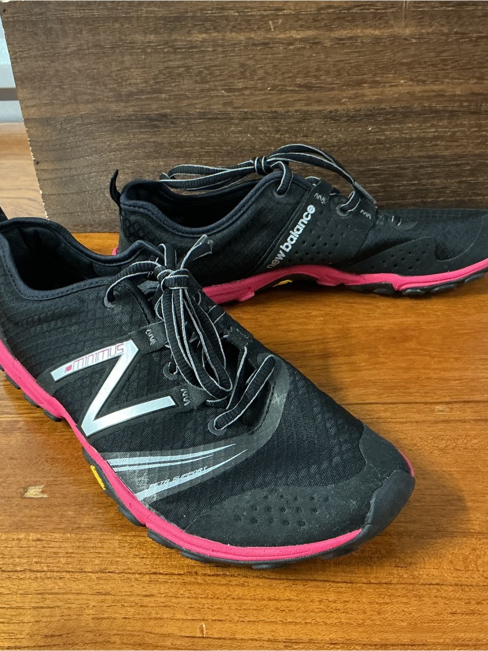 New Balance Women Minimus Black Zero Drop Trail Running Shoe WT20BP2 Size 8.5
